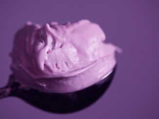 foto de sorvete roxo da matéria Sabores exóticos ganham espaço na culinária