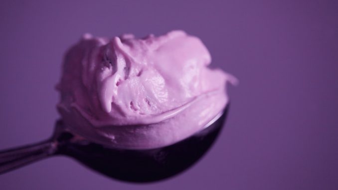 saboresexoticosfev19g.jpg foto de sorvete roxo da matéria Sabores exóticos ganham espaço na culinária